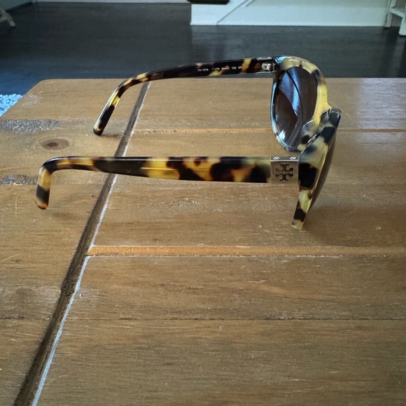 Tortoise Shell Sunglasses - Picture 4 of 5